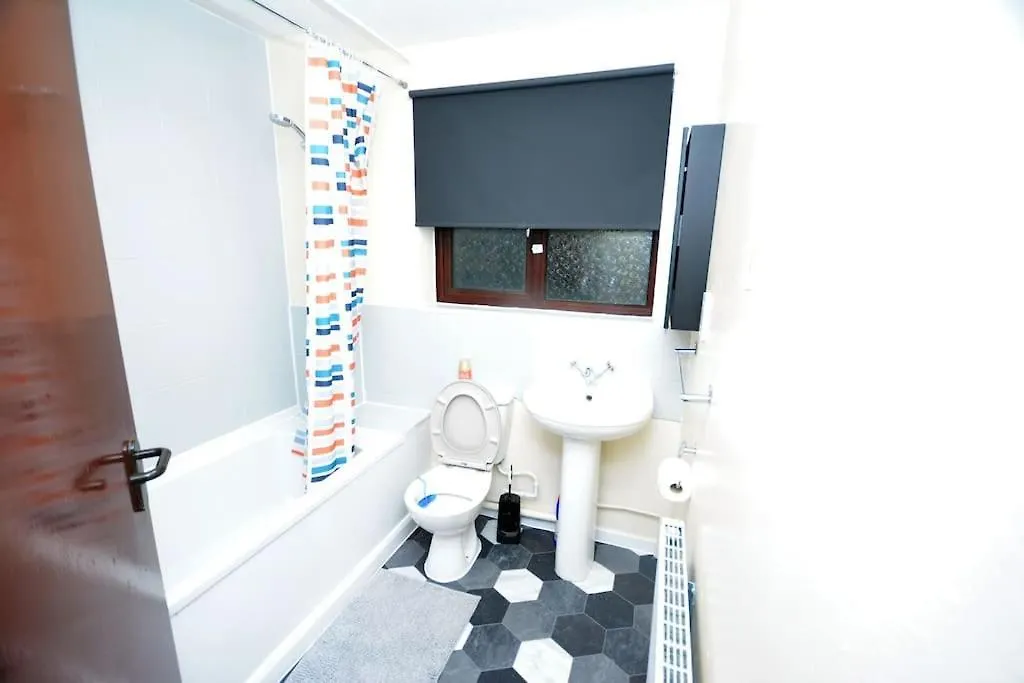 Spacious 3 Bedroom House In Beckton London Holiday home