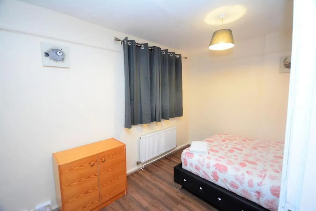 Holiday home Spacious 3 Bedroom House In Beckton London United Kingdom