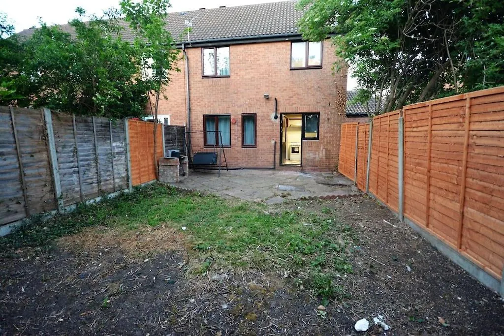 Spacious 3 Bedroom House In Beckton London